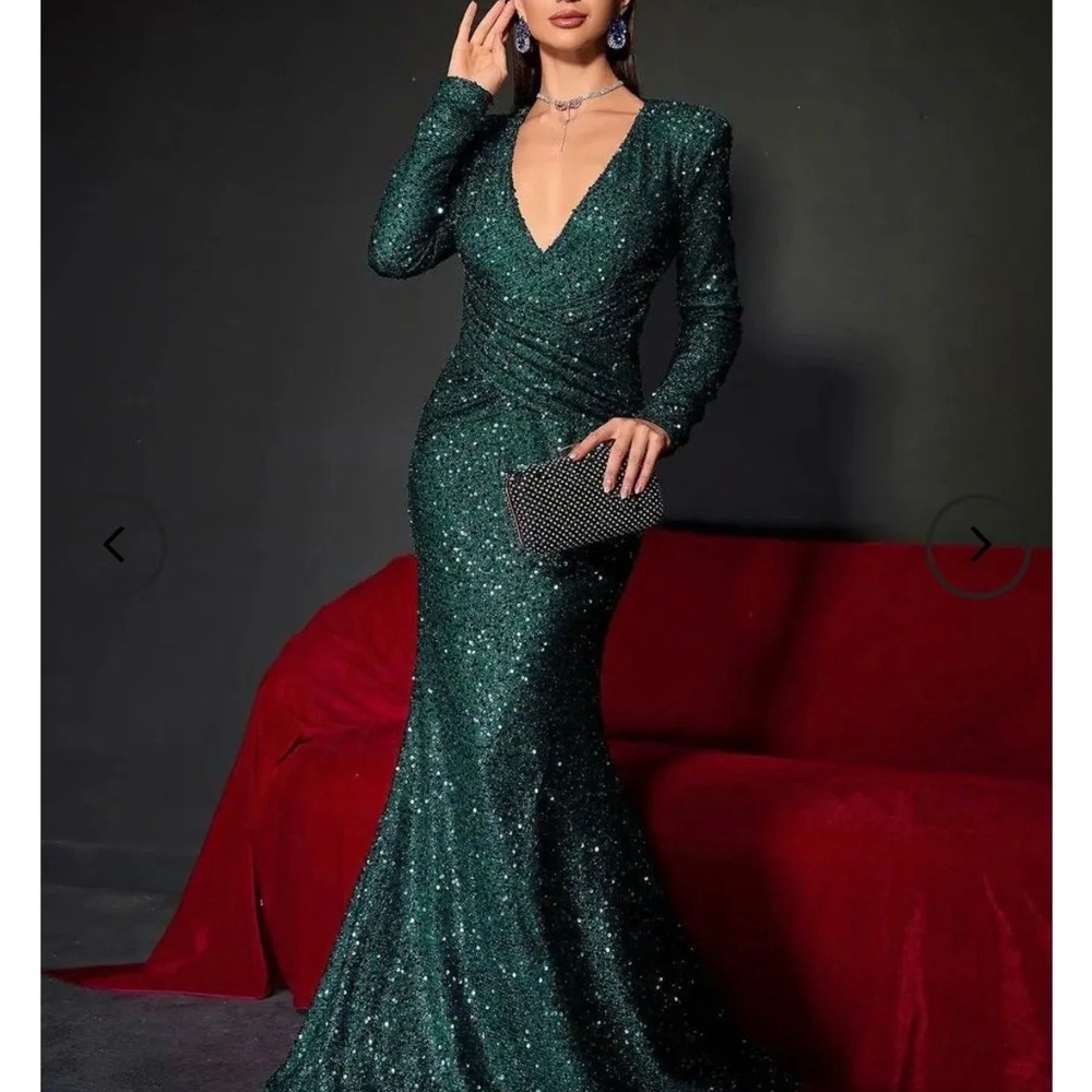 Elegant Green Long Sleeve Evening Dress